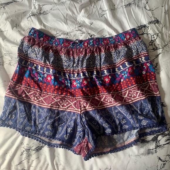 HOLLISTER flowy fabric shorts - Picture 3 of 3